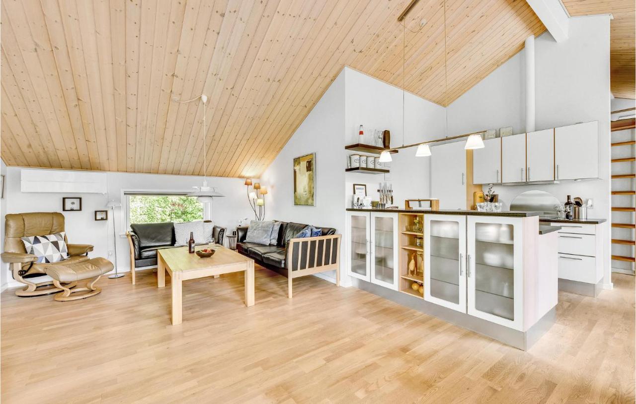 Cozy Home In Tarm With Kitchen Kültér fotó