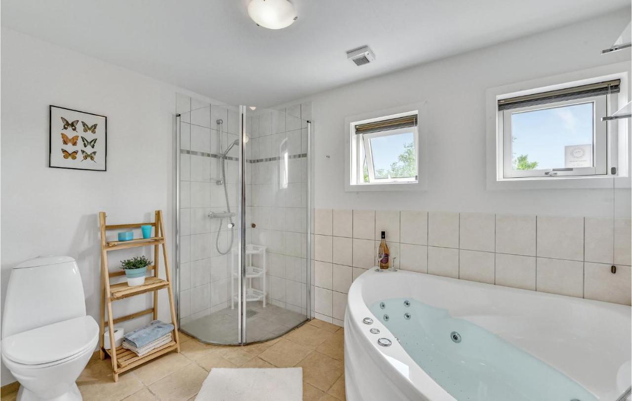 Cozy Home In Tarm With Kitchen Kültér fotó
