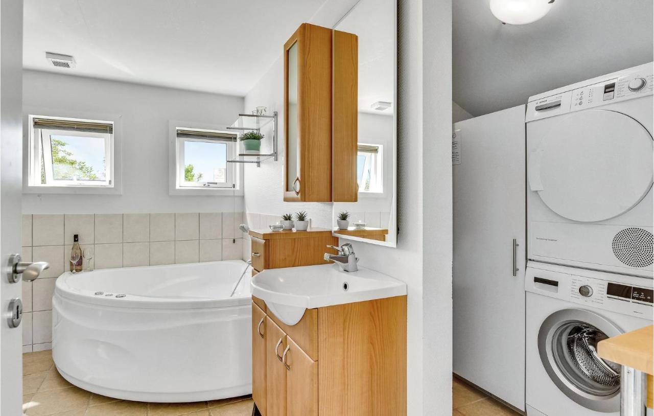 Cozy Home In Tarm With Kitchen Kültér fotó