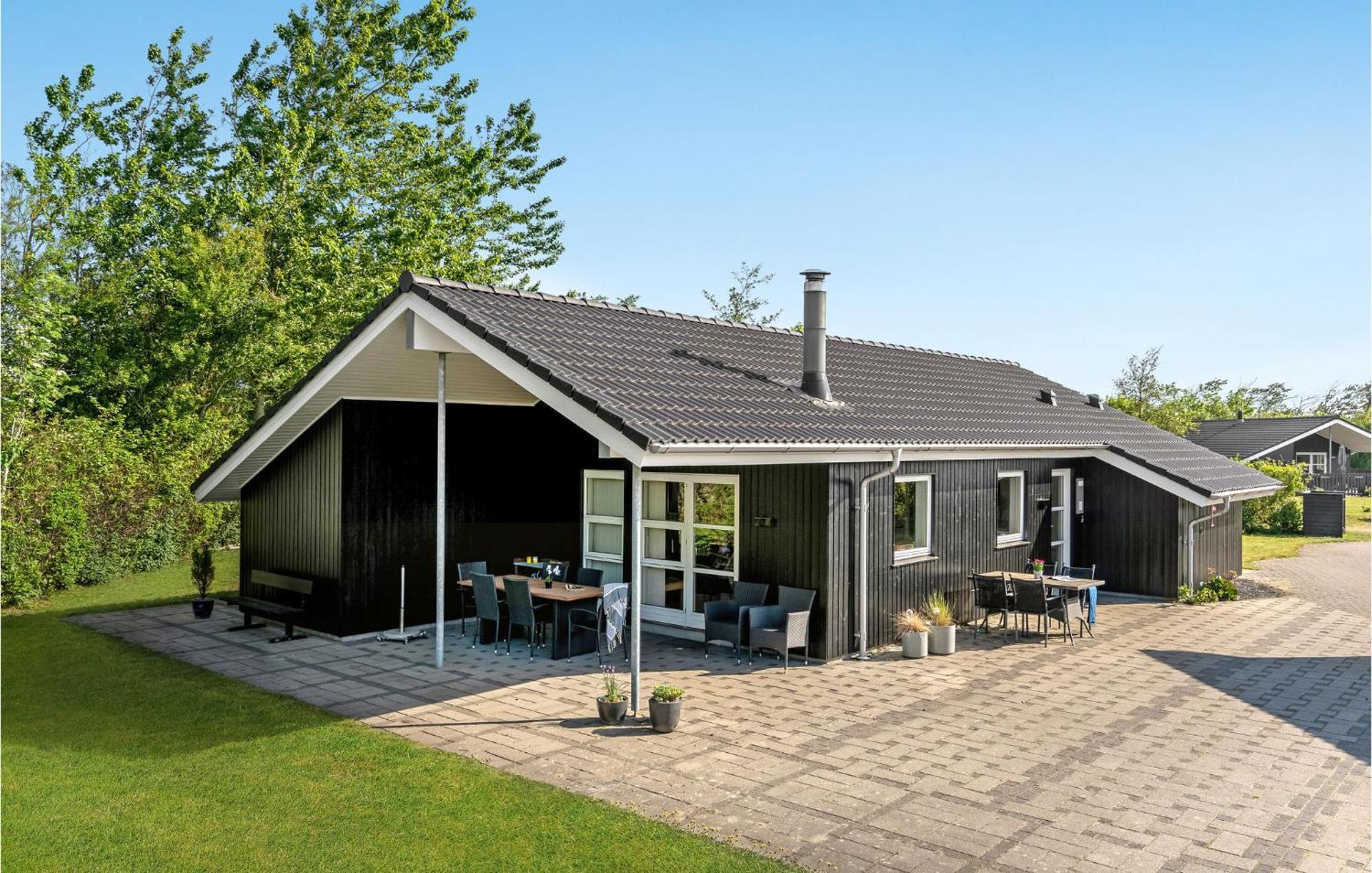 Cozy Home In Tarm With Kitchen Kültér fotó